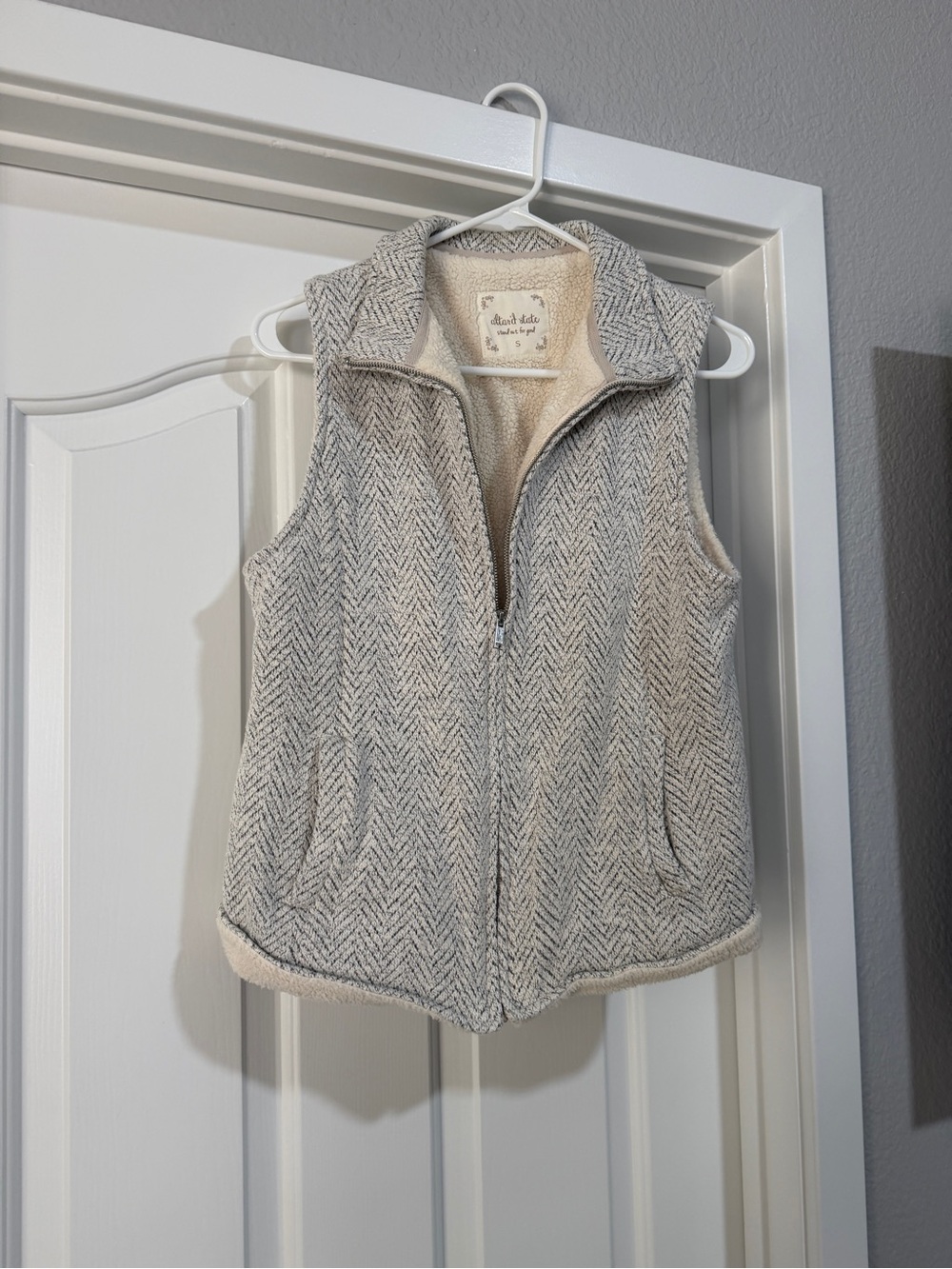 Cozy Sherpa Zip-Front Vest - Light Gray